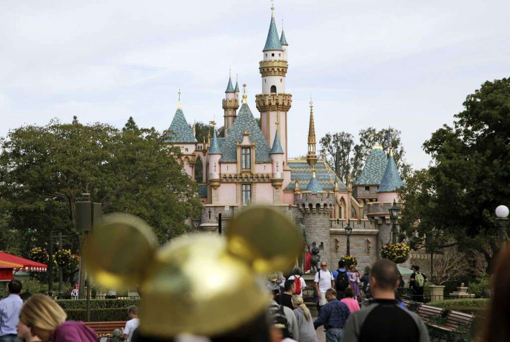 Power outage at Disneyland makes visitors stranded on rides; was later restored successfully