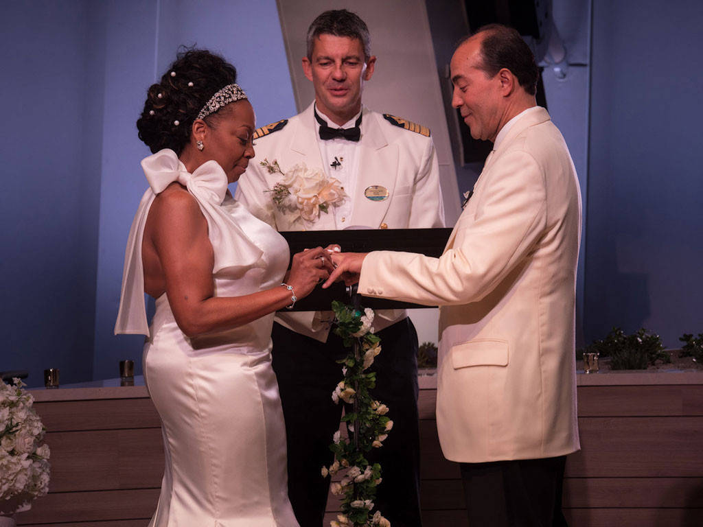 Star Jones Weds Fiancé Ricardo Lugo On Love Boat!