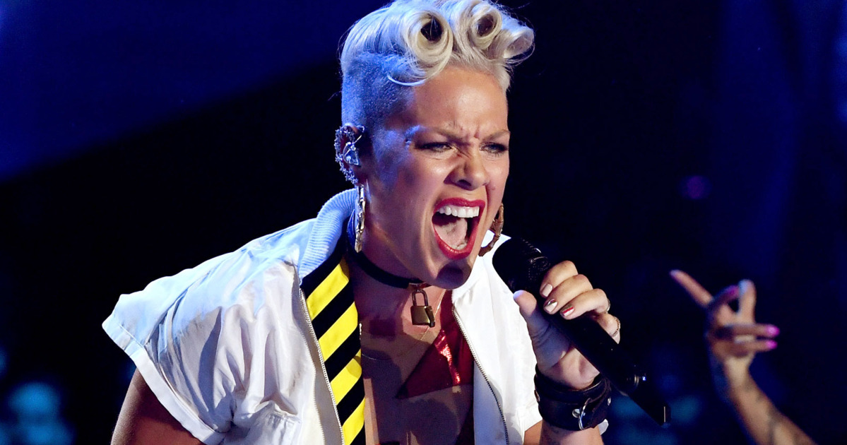 Pink surprisingly forgets the lyrics to her own song during 